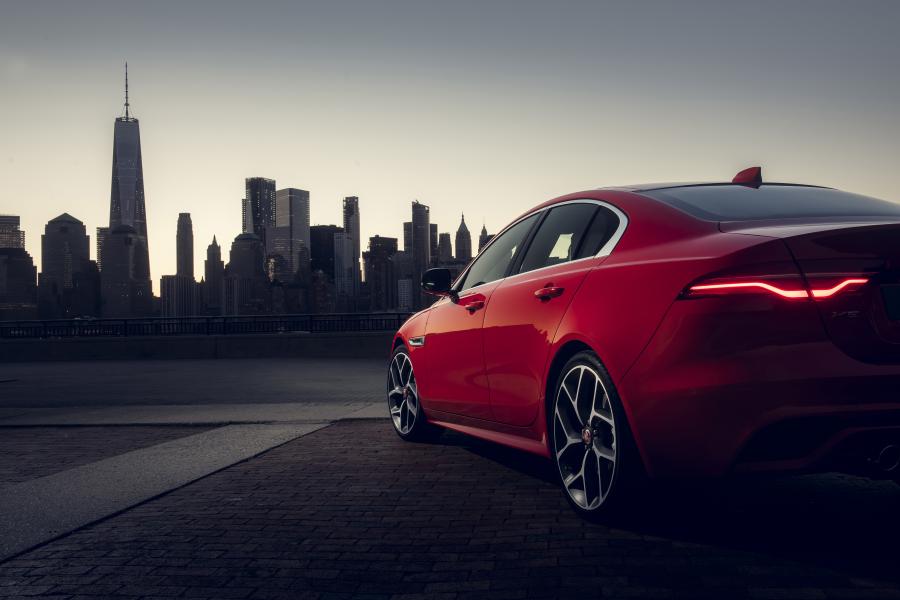Детали экстерьера Jaguar XE P300 R-Dynamic 2019 года  (NA) (фото 10 из 40)